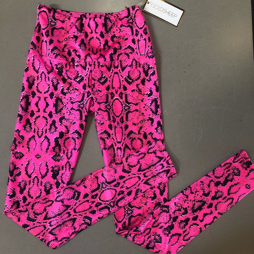 Adorable pink snakeskin leggings!